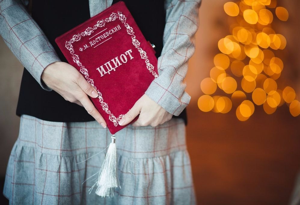 «Идиот» — гениальный роман, полный тонкого психологизма и философских размышлений о жизни
