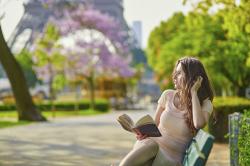 Что почитать стильное, модное, молодёжное? Патрик Модиано «Улица тёмных лавок»